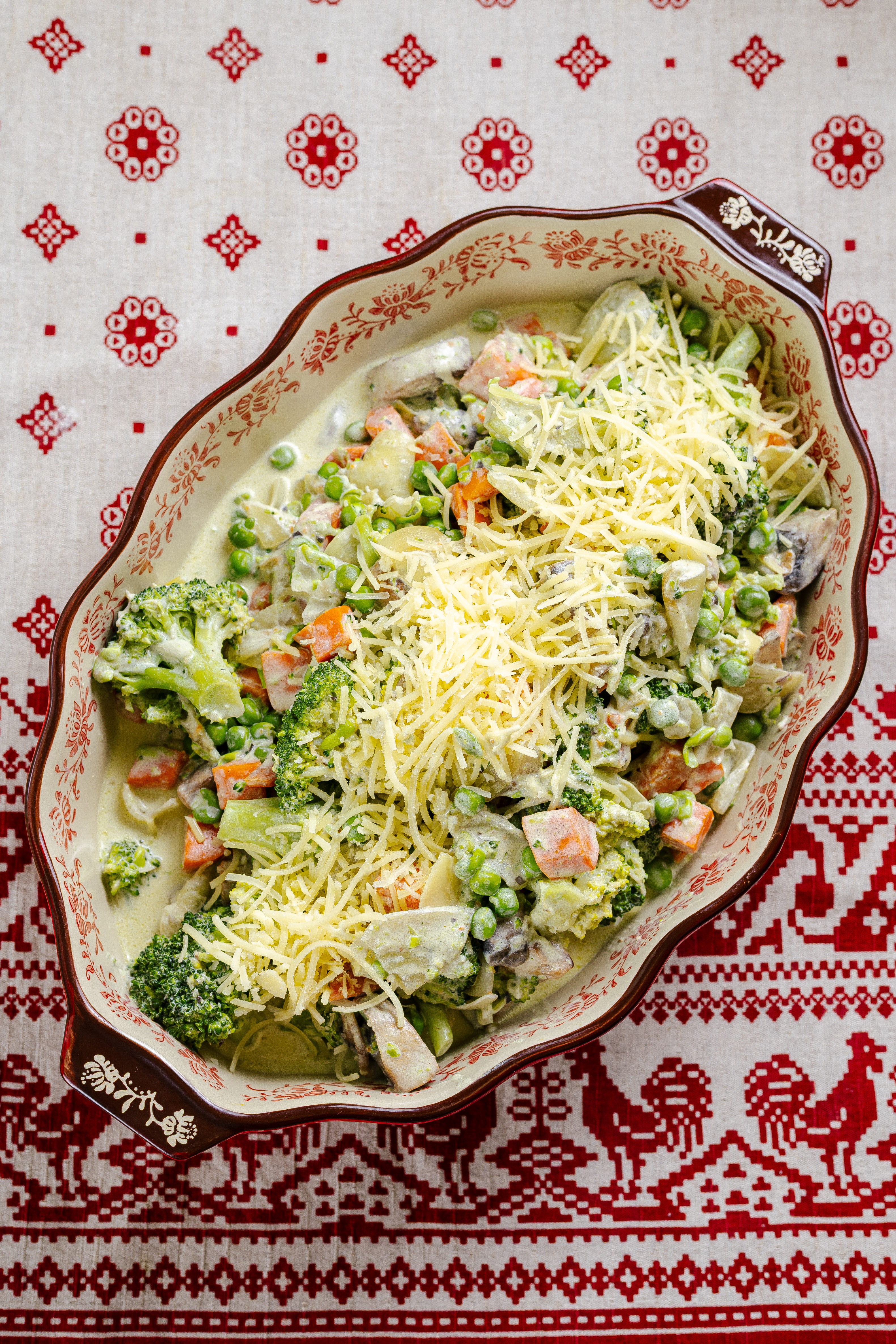 Брокколи, овощи, грибы, пармезан