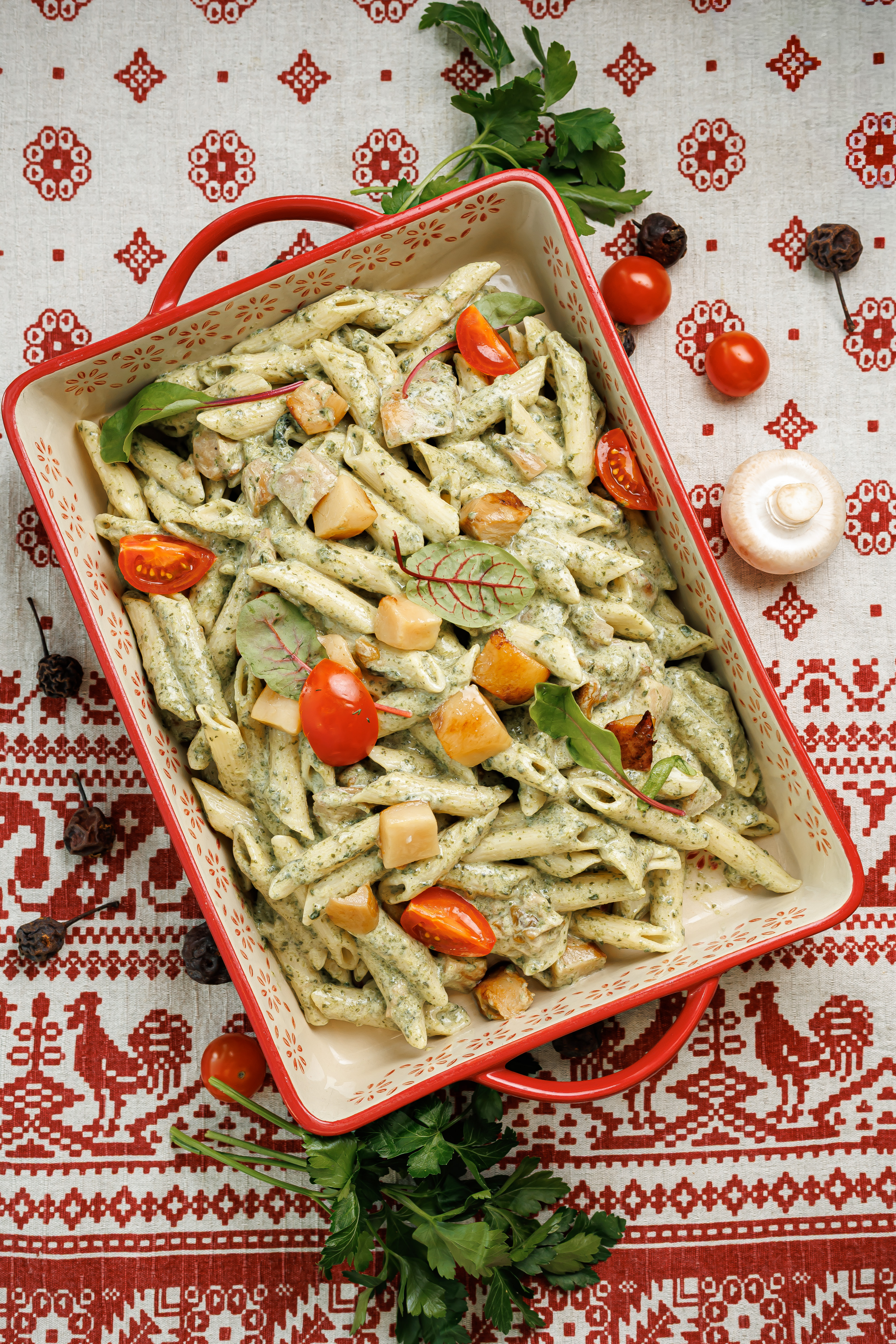 Пенне с белыми грибами и шпинатом