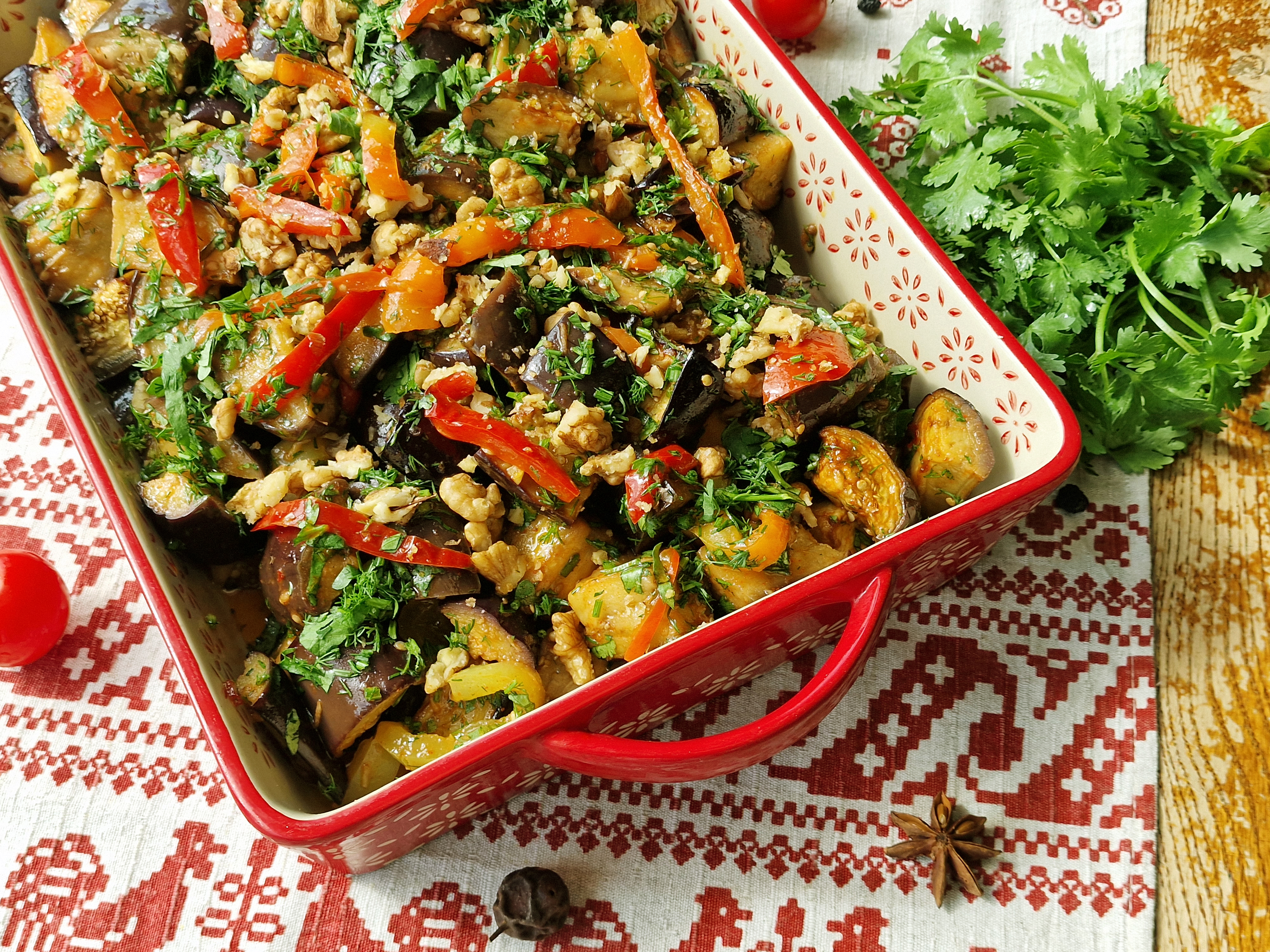 Закуска острая из баклажанов с орехами 200 г.