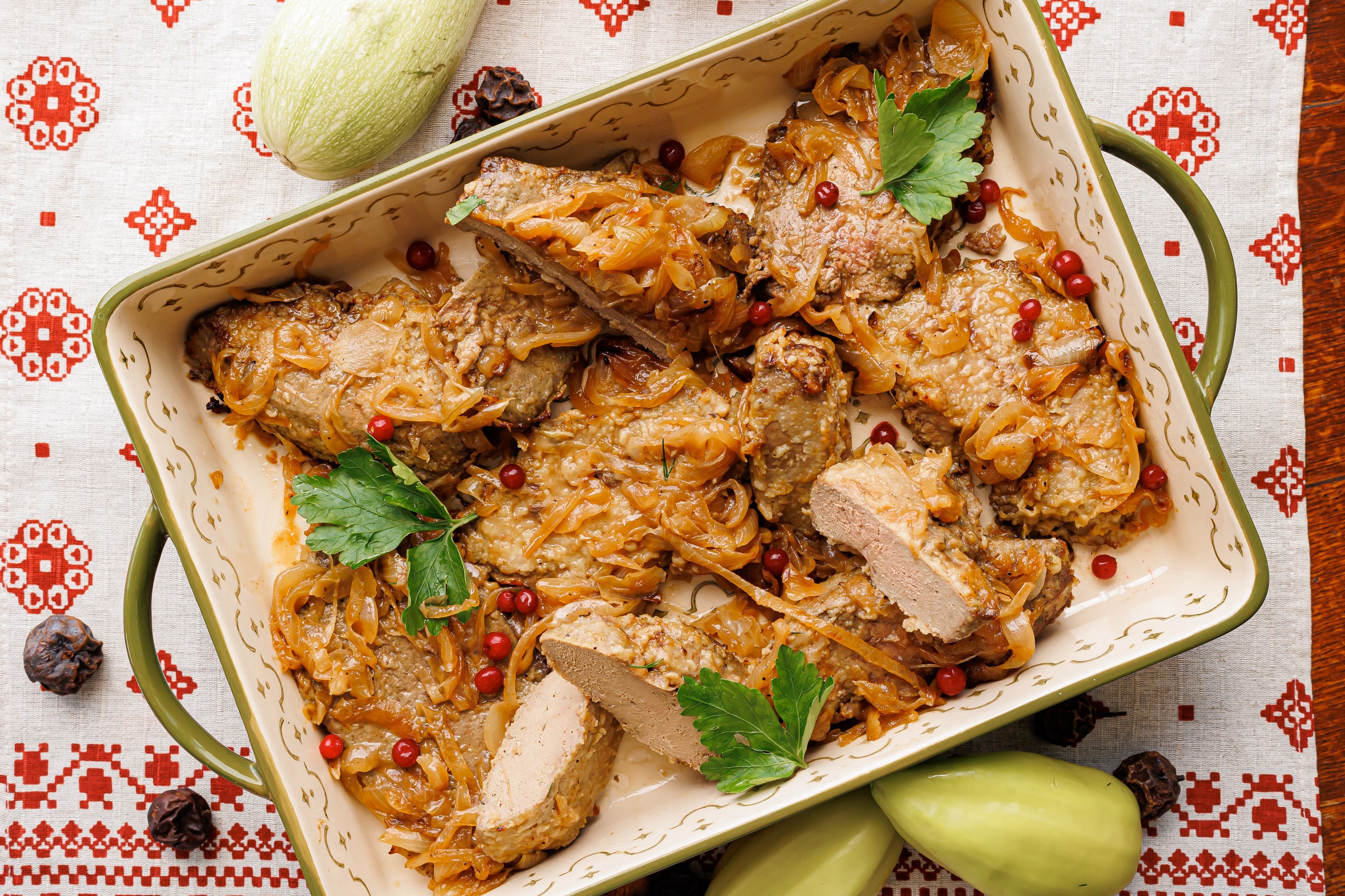 Печень говяжья жареная с луком 150 г.