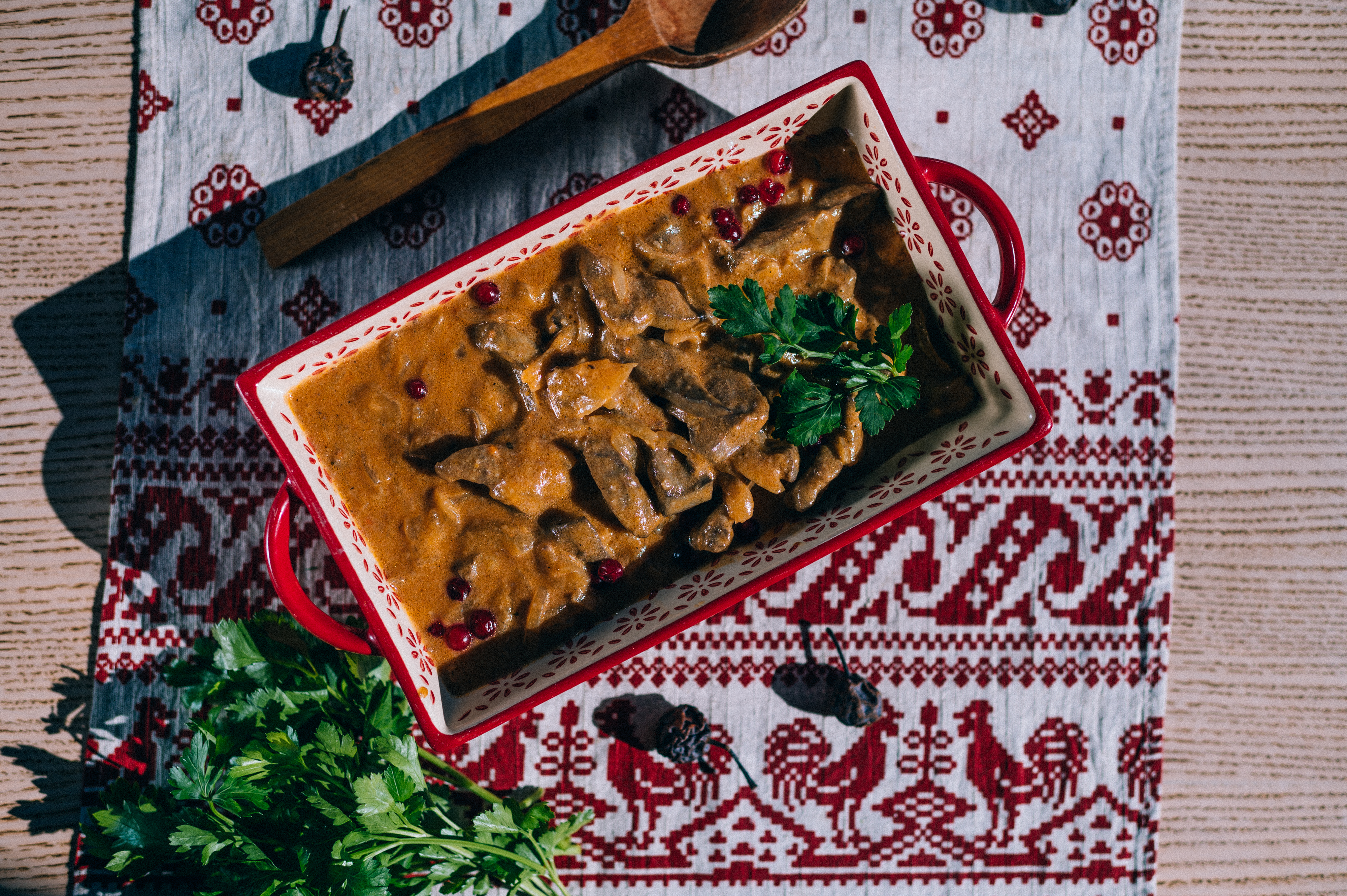 Печень по-строгановски