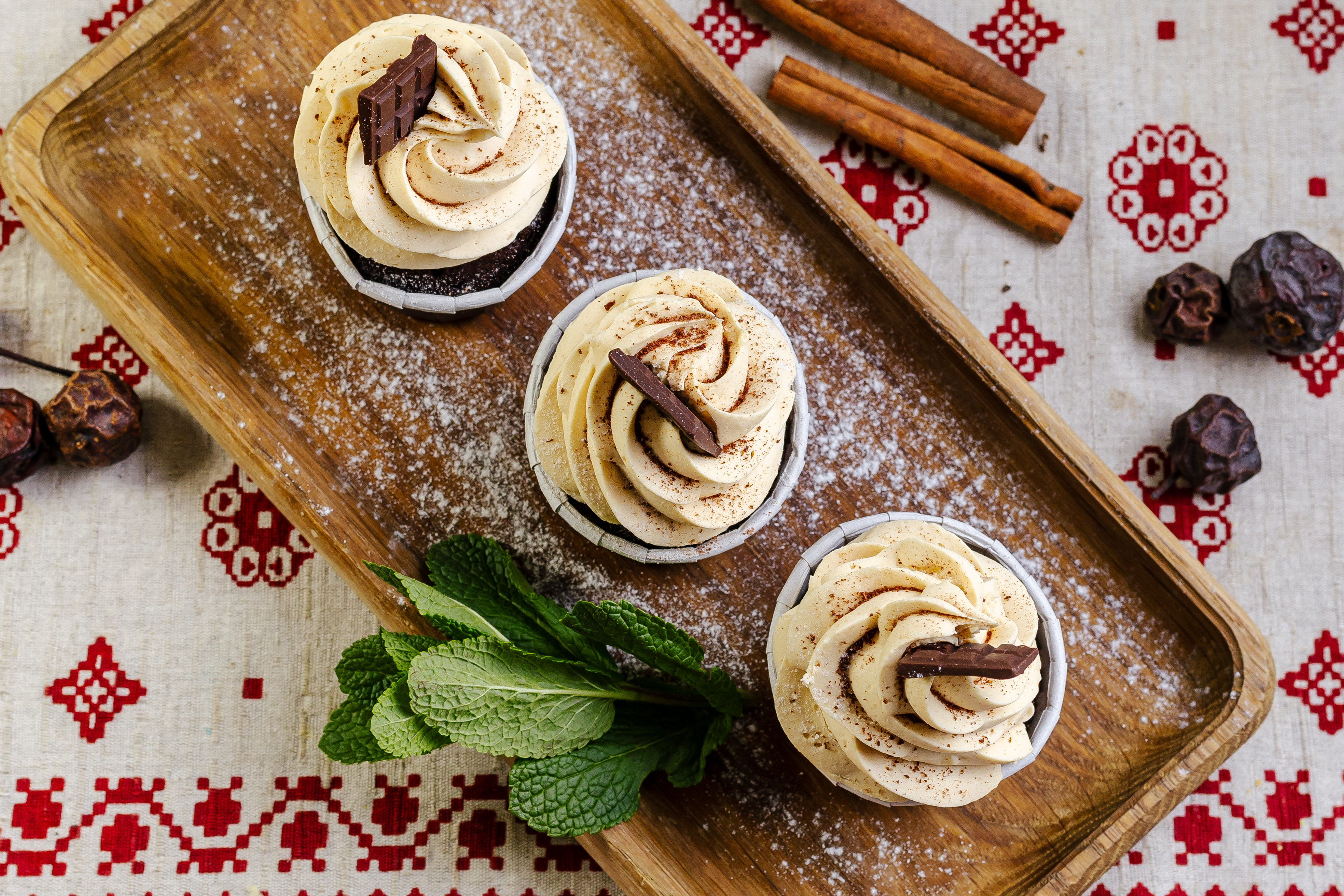 Капкейк Сникерс