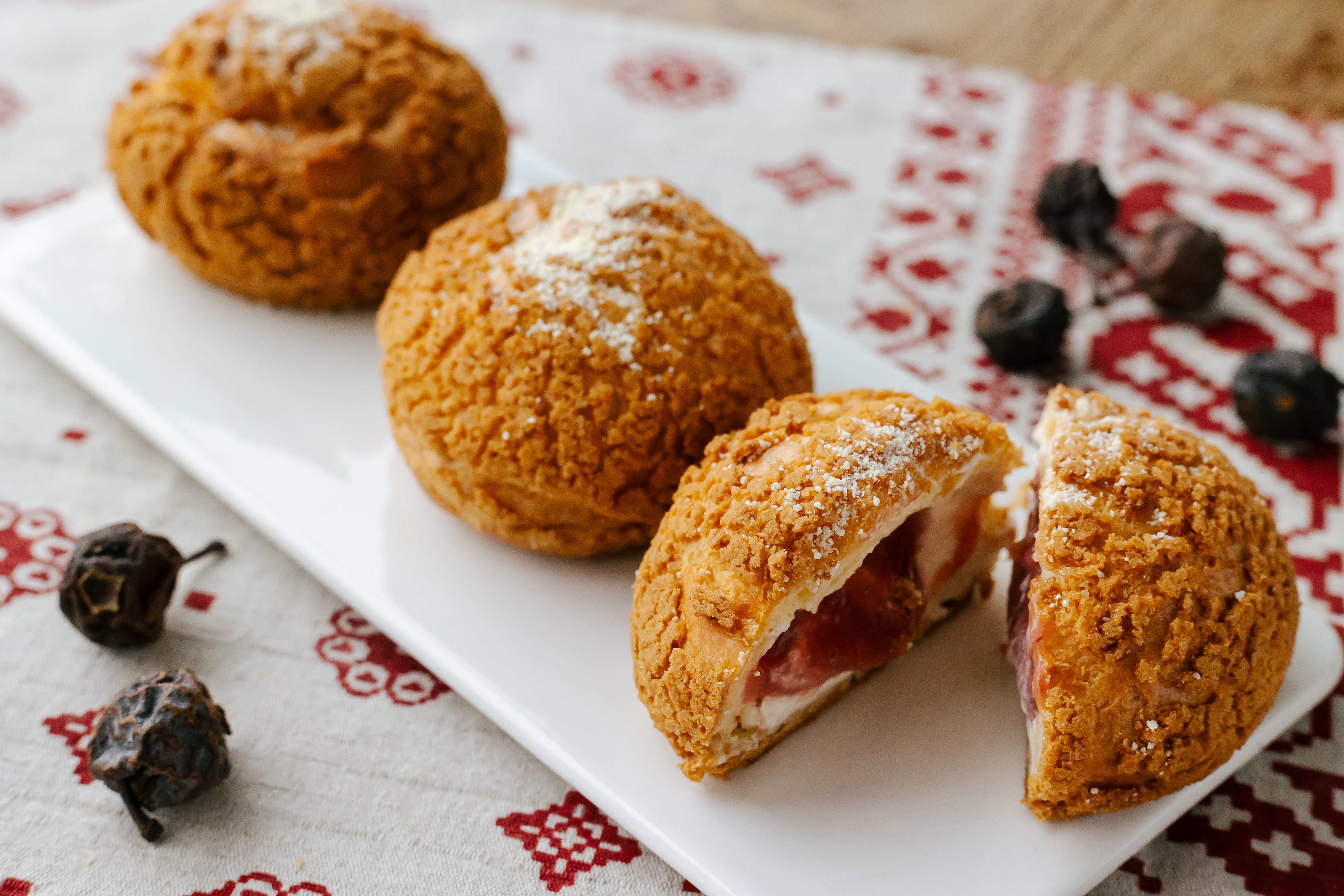 Десерт Шу с кракелином