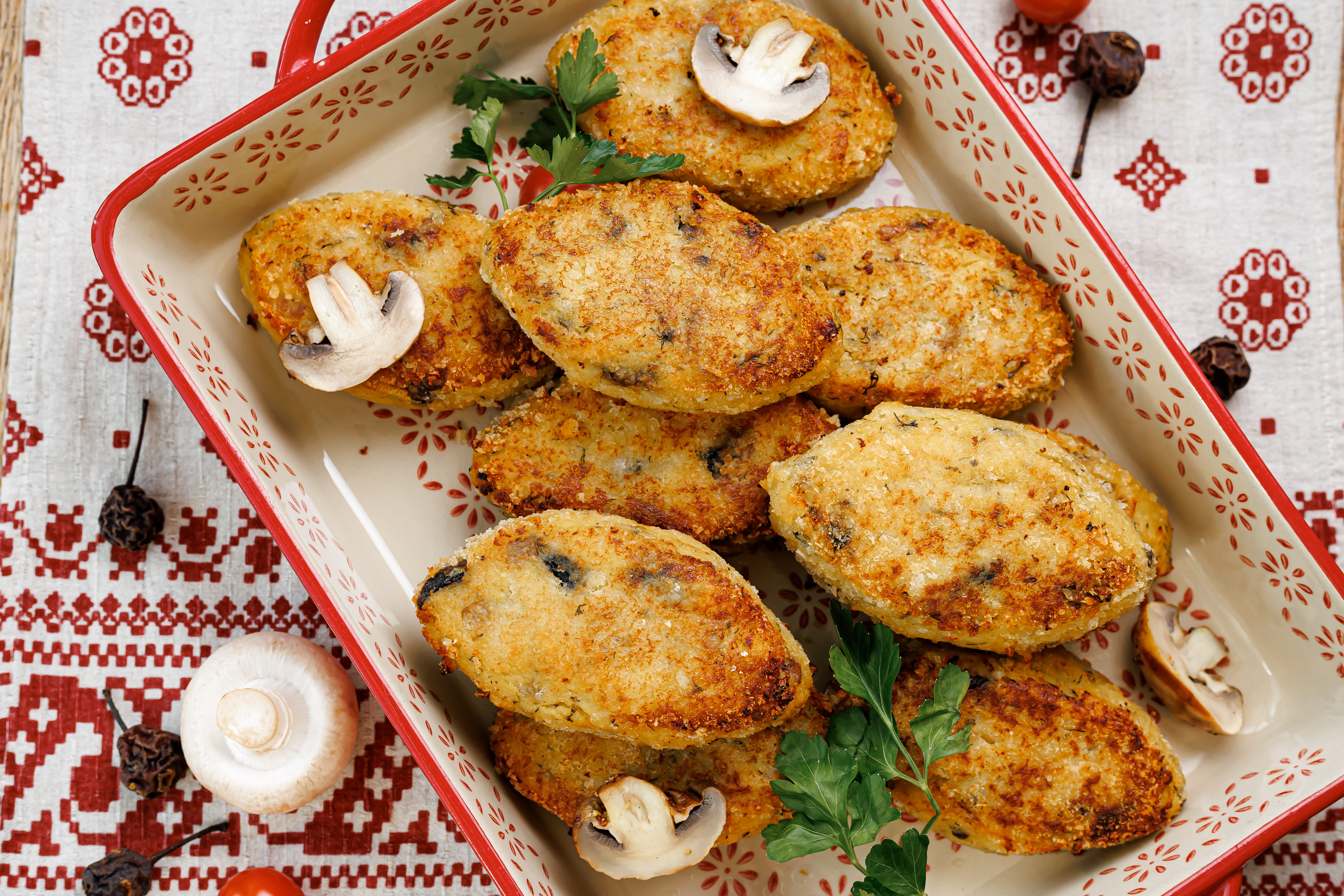 Котлета картофельная с шампиньонами 120 г. 1 шт.