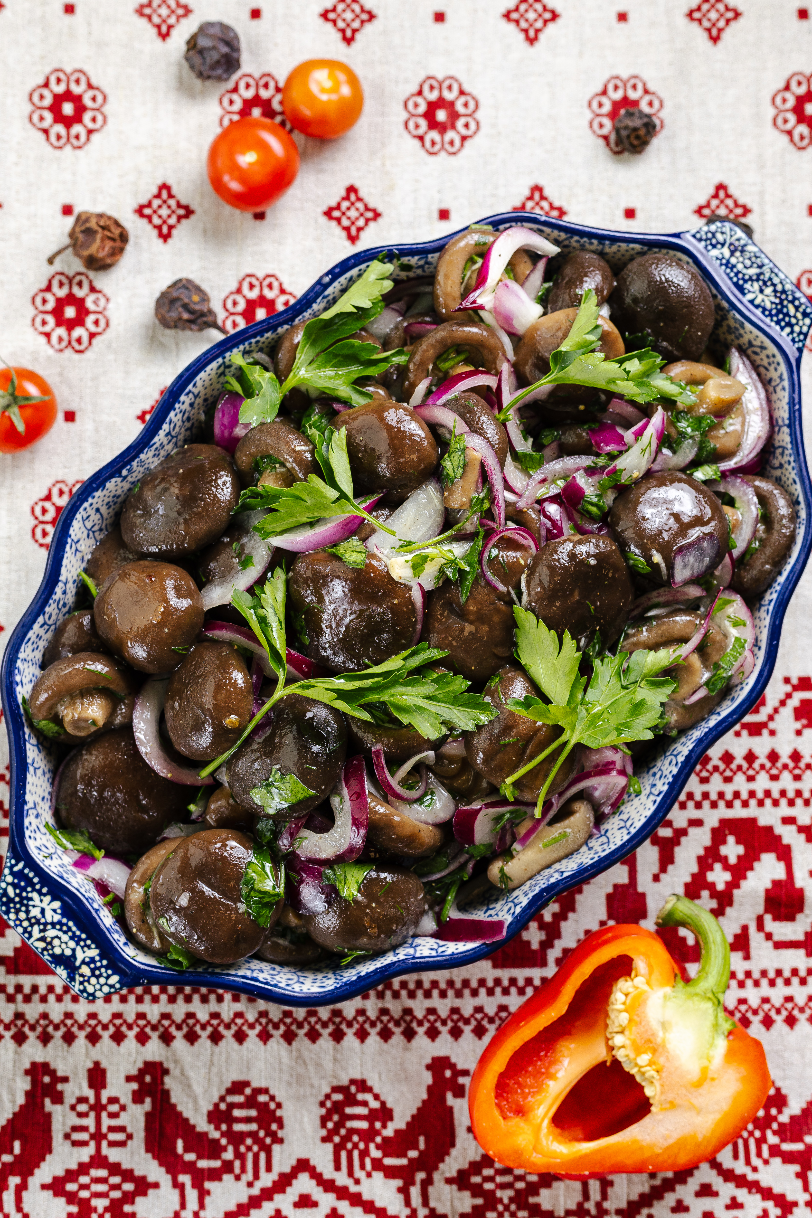 Грузди маринованные с луком