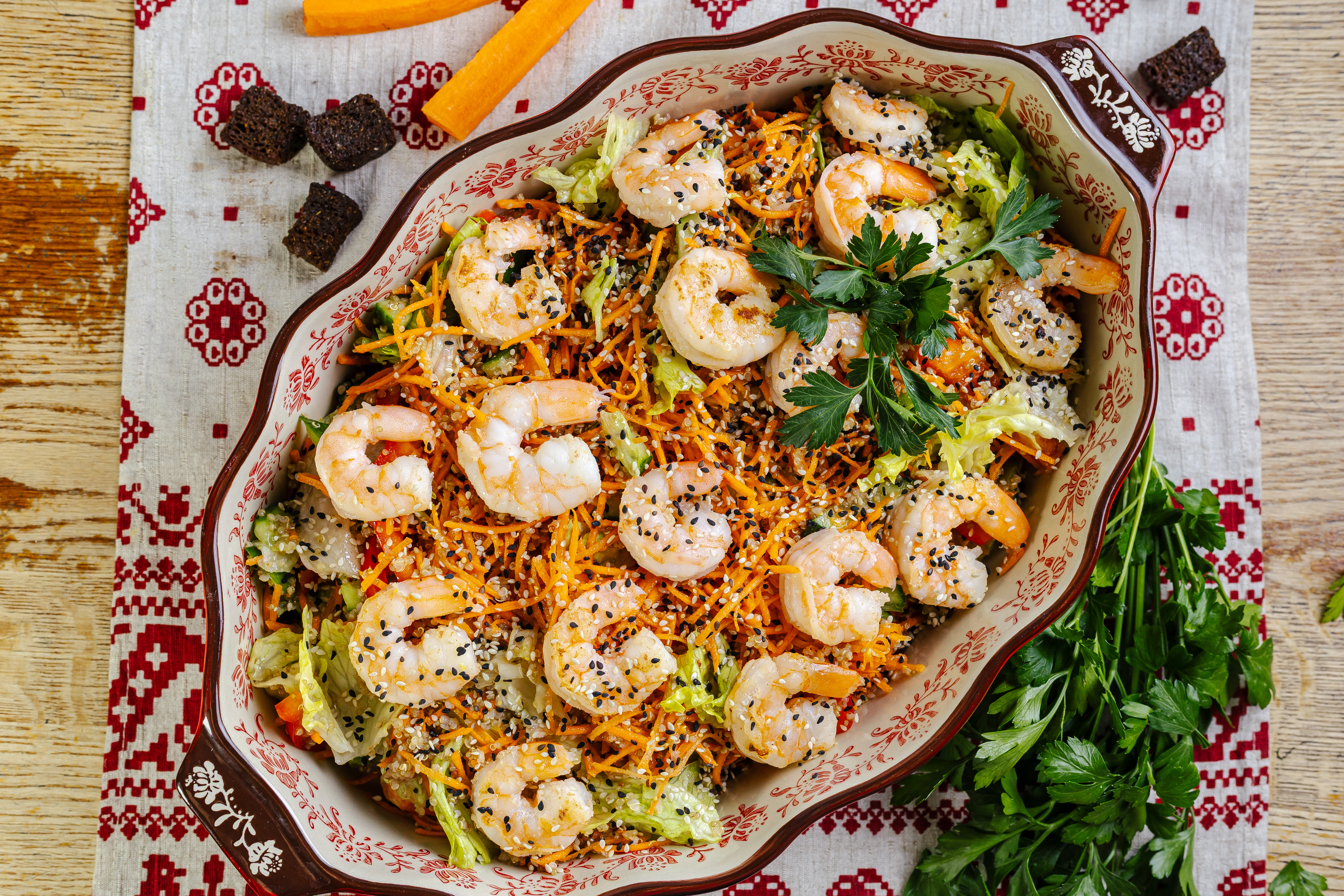 Салат с креветкой и киноа 150 г.