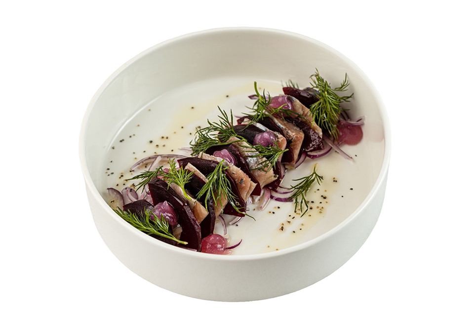 Сельдь с карпаччо из свеклы