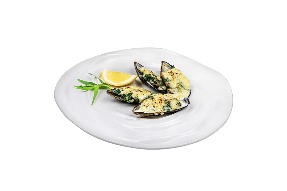 Мидии запеченые со шпинатом