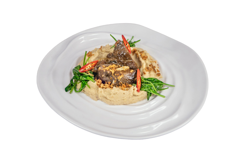 Телячьи щечки с  фундучным пюре