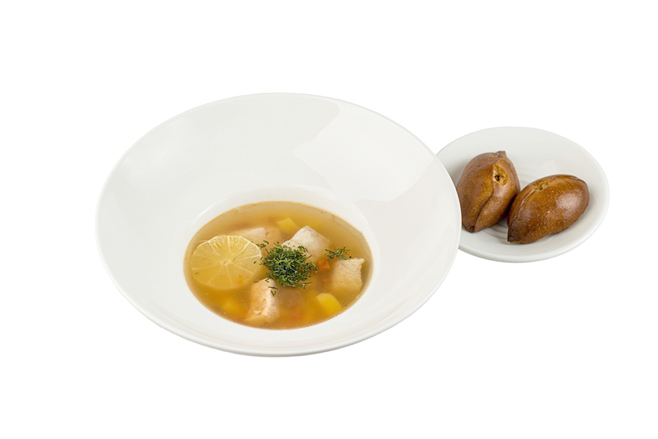 Уха из трех видов рыбы с расстегаями