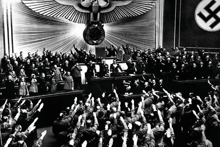 Рис. 4. Гитлер сообщает депутатам Рейхстага о присоединении Австрии, март 1938 г.