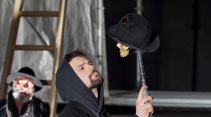 «Золотая маска» в кино. Данила Козловский, Ксения Раппопорт и Елизавета Боярская в спектакле «Гамлет» «Золотая маска» в кино. Данила Козловский, Ксения Раппопорт и Елизавета Боярская в спектакле «Гамлет»