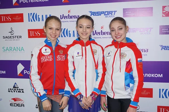 Анна Щербакова стала чемпионкой России, Александра Трусова -- серебряный призер, Алена Косторная -- бронзовый