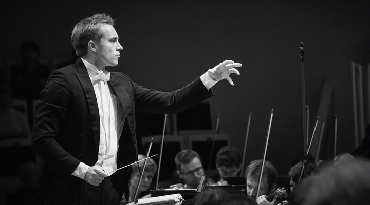 Дирижирует и рассказывает Василий Петренко