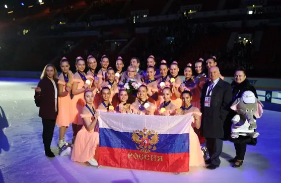  Команда "Парадиз" из Санкт-Петербурга выиграла чемпионат мира по синхронному катанию