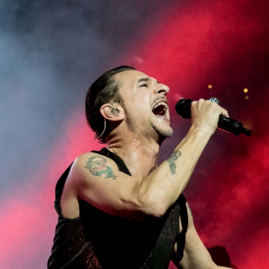 Depeche Mode отменила концерт в Минске из-за болезни Дэйва Гаана
